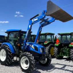 Used New-Holland 30HP 4WD Mini Farming Tractor Low Fuel Consumption Wheel Tractor FPT Engine High-quality Gearbox Pump Gear