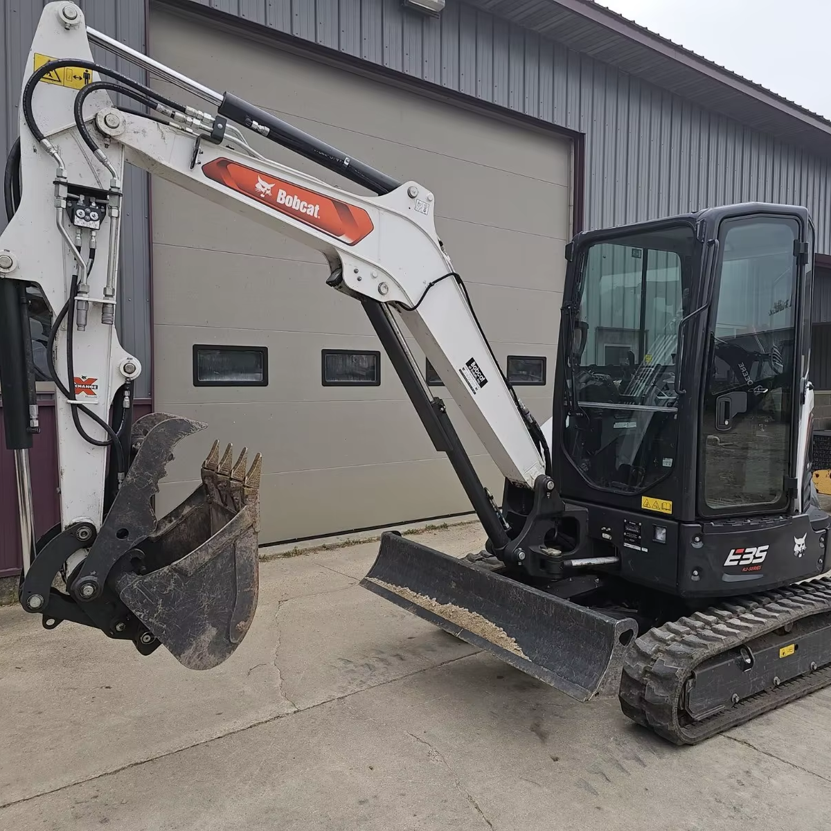 High Quality Cat E35i Mini Excavator Good Condition 4 Ton Operating Weight Earth-Moving Machinery with Engine Gear Pump