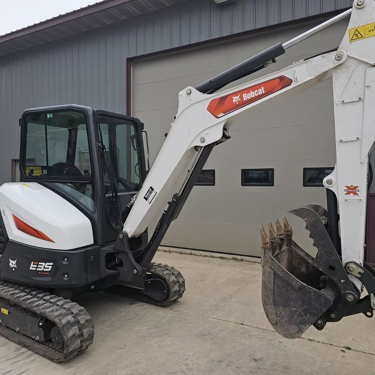 High Quality Cat E35i Mini Excavator Good Condition 4 Ton Operating Weight Earth-Moving Machinery with Engine Gear Pump - Image 3