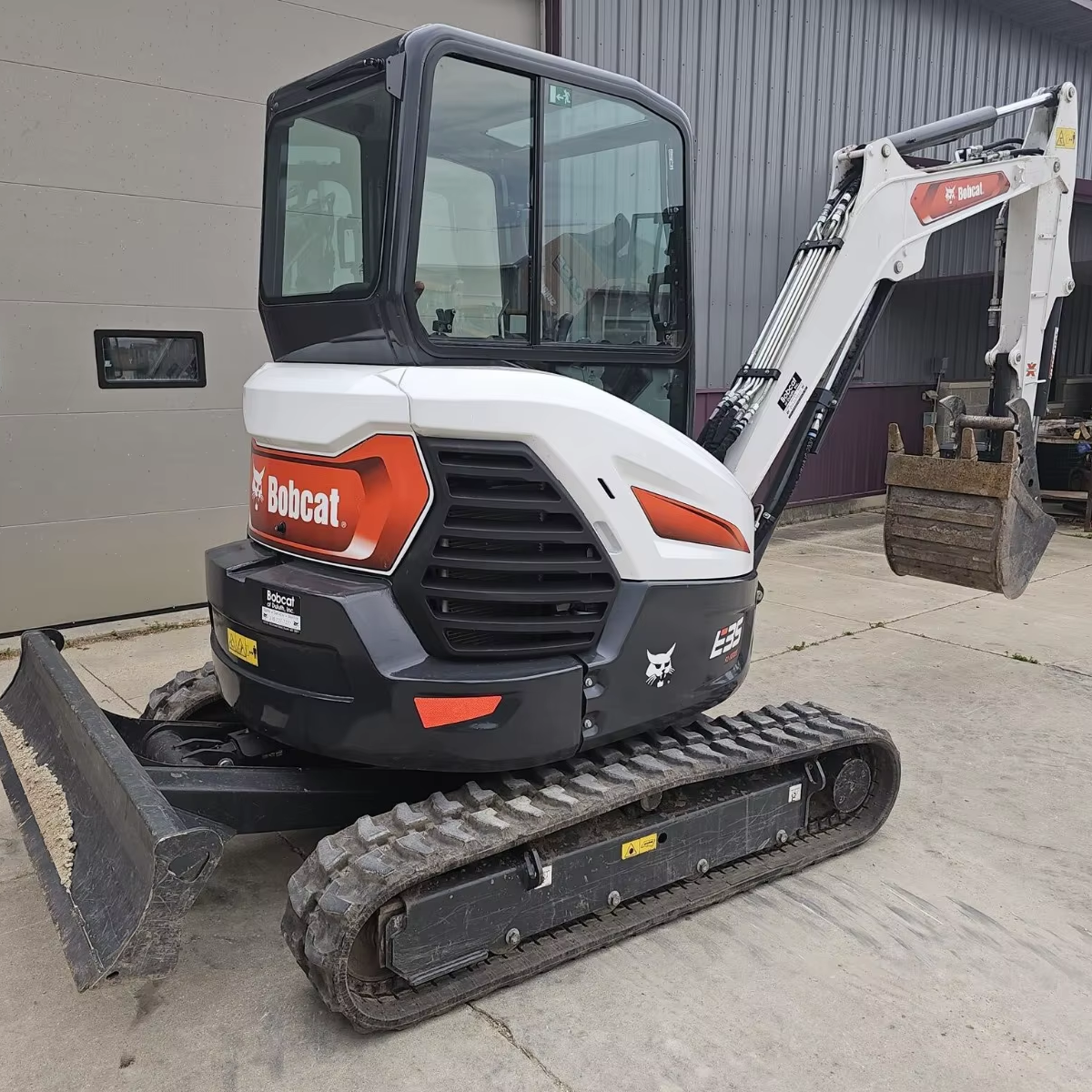 High Quality Cat E35i Mini Excavator Good Condition 4 Ton Operating Weight Earth-Moving Machinery with Engine Gear Pump - Image 4