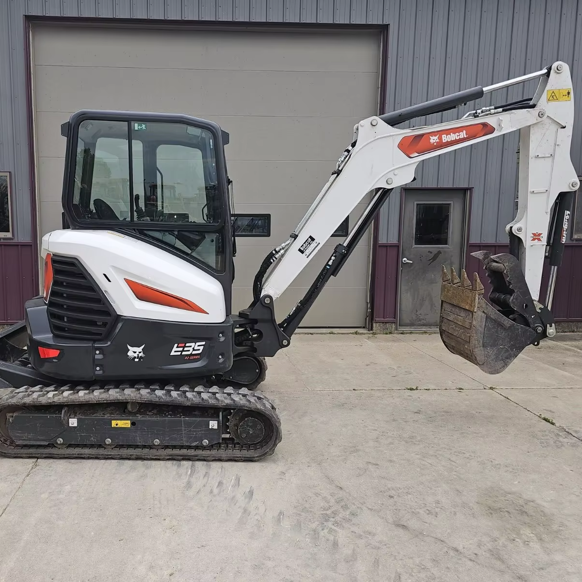 High Quality Cat E35i Mini Excavator Good Condition 4 Ton Operating Weight Earth-Moving Machinery with Engine Gear Pump - Image 5